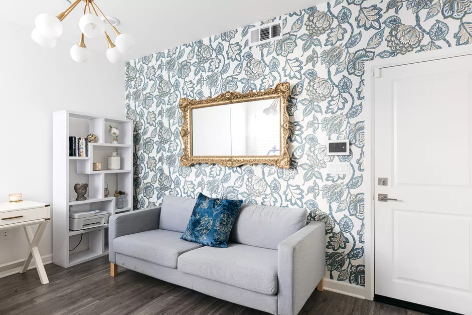 9 ways to use wallpaper in the living room
